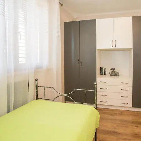 Appartement Family-friendly With Swimming Pool Nova Vas, - 14167